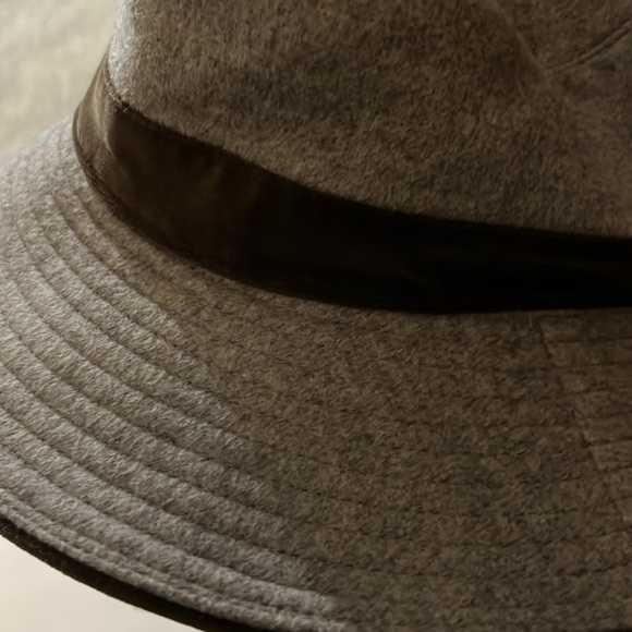 Beautiful, Hermes, ladies, grey  and brown velvet hat